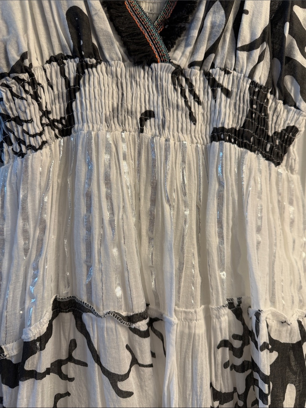 ⭐️ stunning White & Black Patterned Tiered V-Neck Dress/bathing suit cover-up - Picture 4 of 5